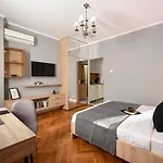 Center Getaway - Cozy For Your Perfect Apartment